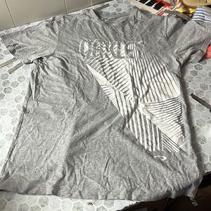 Oakley Medium Regular Fit White Gray Short Sleeve Graphic T Shirt